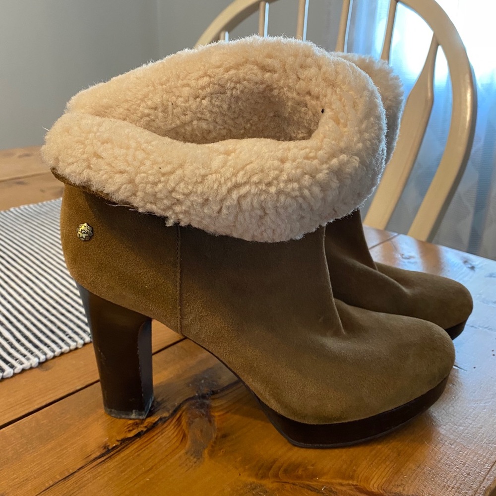 Fold over Ugg boots with heel